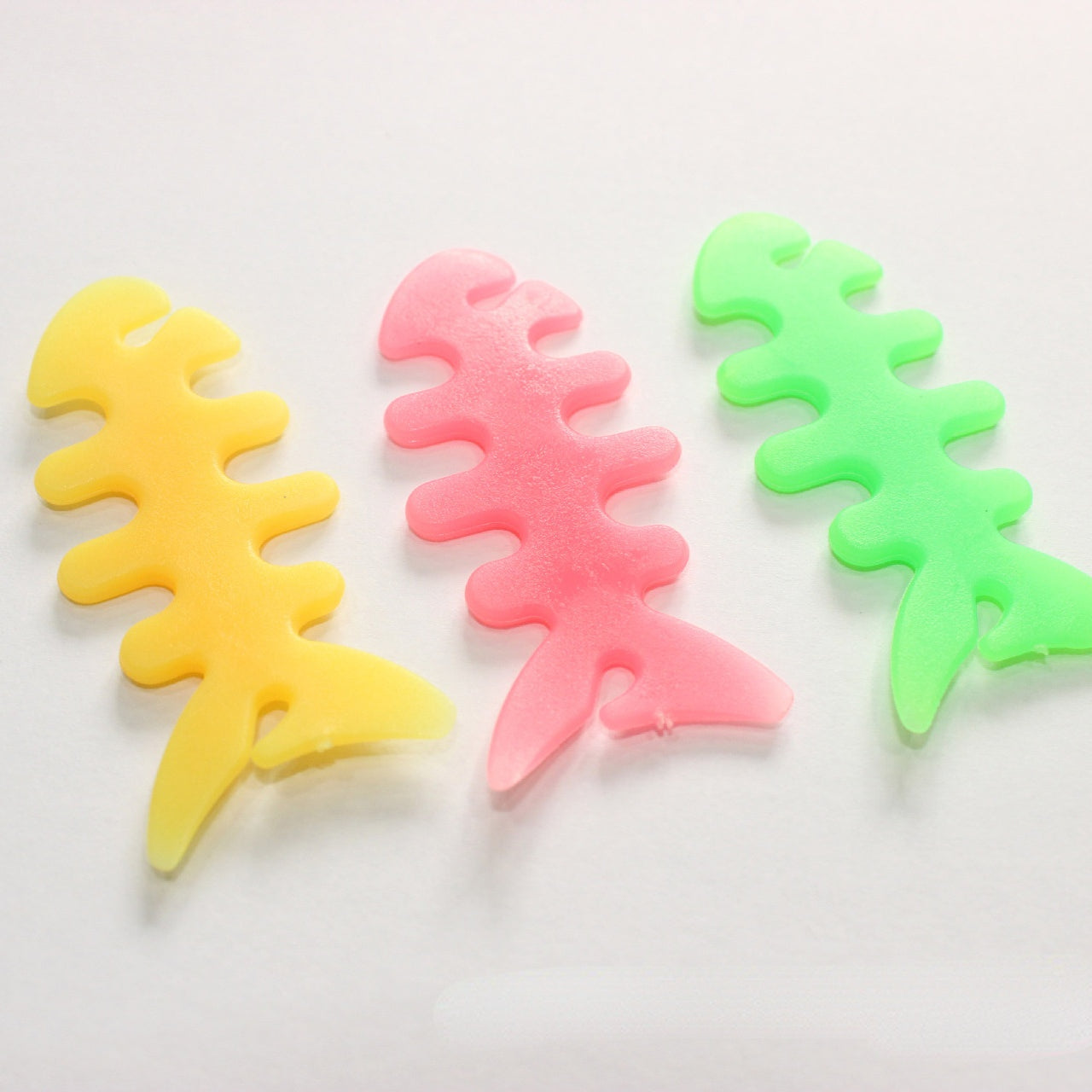 Wholesale Cartoon PVC Large/small Fishbone Earphone Splitter